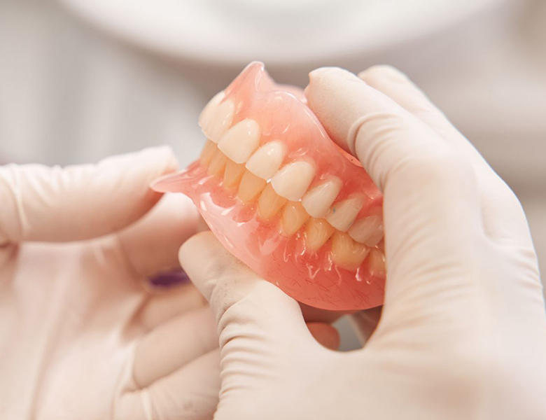 茗荷谷駅徒歩2分の歯医者｜佐藤歯科医院の入れ歯治療